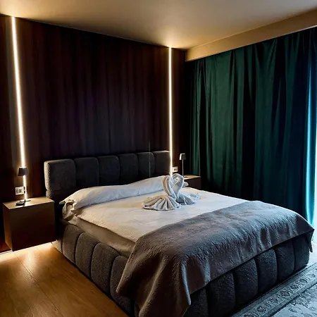 Voyager- Underground Parking, Kingsize Bed דירה *
