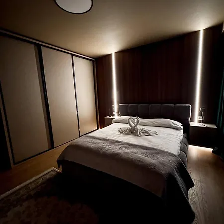 Voyager- Underground Parking, Kingsize Bed דירה קלוז'-נאפוקה